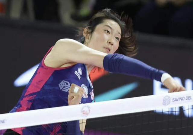 “他需要（在场下）学习，需要休战一场比赛然后再回来。